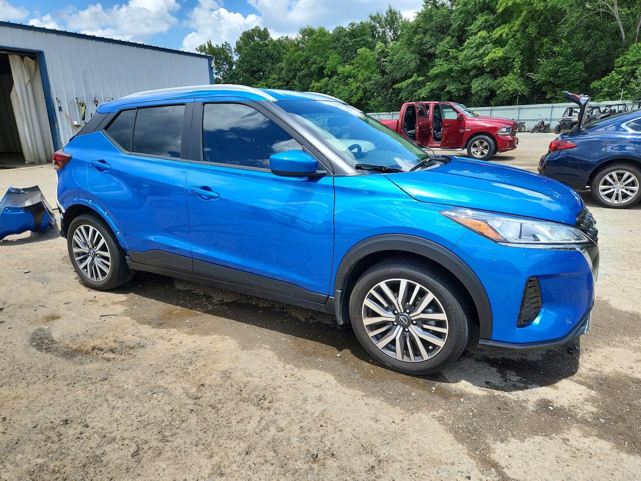 2023 Nissan Kicks VIN 3N1CP5CV9PL543523 COPART salvage auction — Rear End, LA - CERT OF TITLE-SALVAGE, sold $5,200 on 2026-07-09 (photo 4)