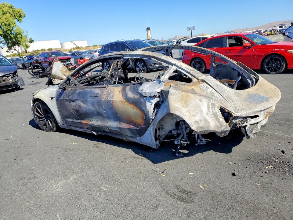 2025 Tesla Model 3 VIN 5YJ3E1ET1SF966501 COPART salvage auction — BURN, CA - NON-REPAIRABLE VEHICLE CERT, sold $150 on 2026-07-20 (photo 2)