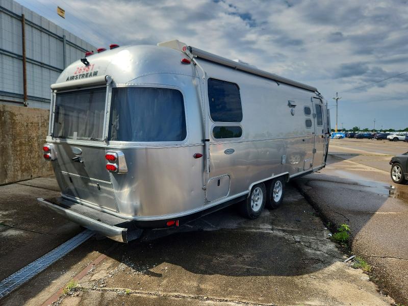 2019 Airstream Camper VIN 1STX9YJ25KJ546553 COPART salvage auction — HAIL, OH - CERT OF TITLE-SALVAGE, sold $24,400 on 2026-07-29 (photo 4)