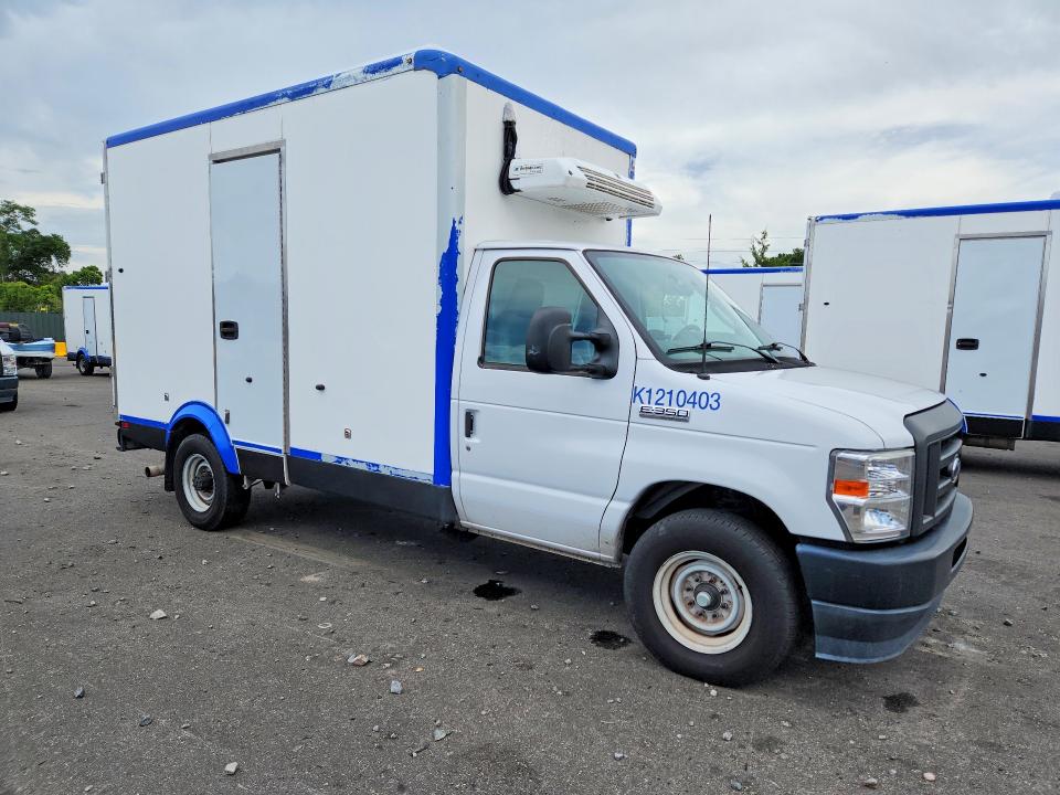 2023 Ford E-350 VIN 1FDWE3FK5PDD14778 COPART salvage auction — MINOR DENT/SCRATCHES, Fl - Certificate Of Title, sold $8,200 on 2026-07-28 (photo 4)