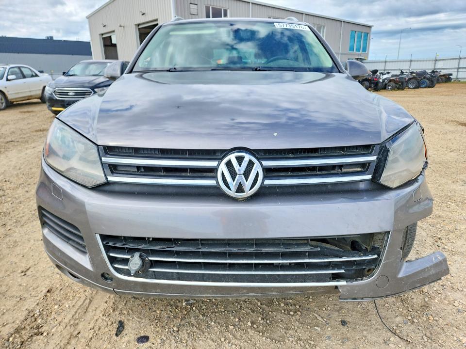 2011 Volkswagen Touareg VIN WVGFK9BP6BD002006 COPART salvage auction — FRONT END, AB - BOS - SALVAGE, sold $1,100 on 2026-07-02 (photo 5)