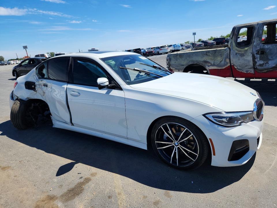 2019 BMW 3er VIN WBA5R1C54KAK06621 COPART salvage auction — SIDE, Salvage Title, sold $5,300 on 2026-07-30 (photo 4)