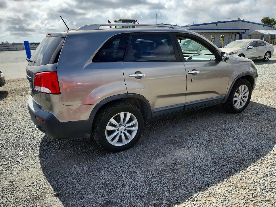 2011 Kia Sorento VIN 5XYKT4A23BG121576 COPART salvage auction — REAR END, CA - SALVAGE CERTIFICATE, sold $1,800 on 2026-07-31 (photo 3)