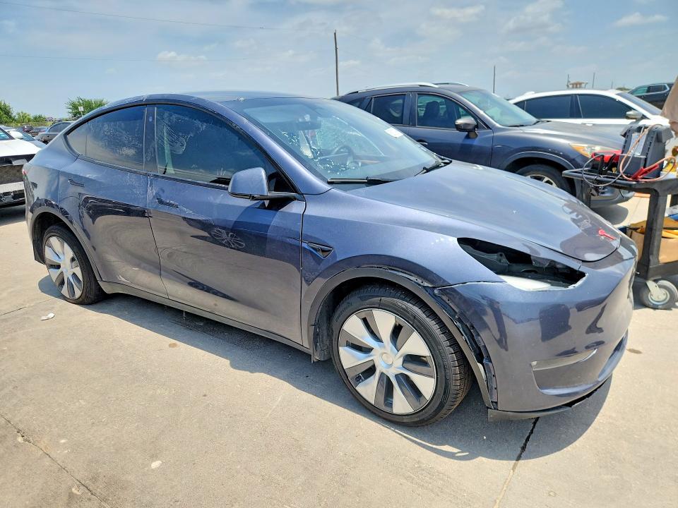 2023 Tesla Model y VIN 7SAYGDEE3PA075300 COPART salvage auction — SIDE, Tx - Salvage Vehicle Title, sold $8,100 on 2026-07-27 (photo 4)