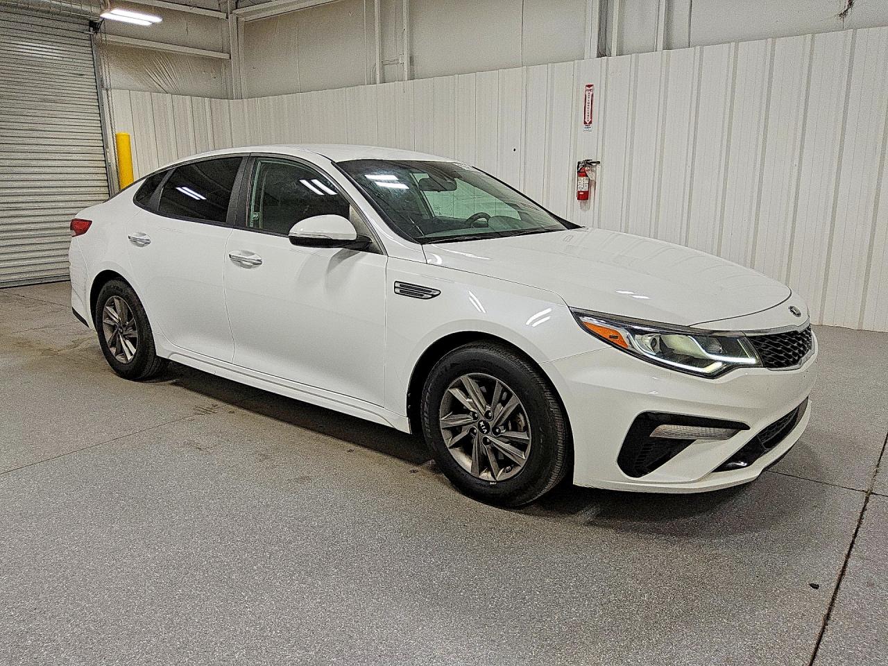 2020 Kia Optima VIN 5XXGT4L30LG438040 COPART salvage auction — Side, CA - CERTIFICATE OF TITLE, sold $4,900 on 2026-07-09 (photo 4)
