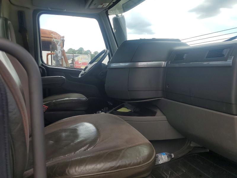 2021 Volvo Vnr VIN 4V4WC9EH9MN277067 COPART salvage auction — NORMAL WEAR, NC - CERTIFICATE OF TITLE, sold $12,700 on 2026-07-11 (photo 5)