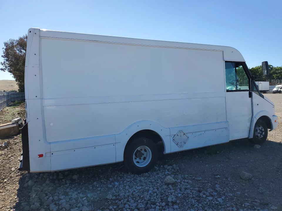 2013 Isuzu Npr VIN JALB4T172D7W01089 COPART salvage auction — MINOR DENT/SCRATCHES, Ca - Dis/Dlr/Exp Only Clean Title, sold $30 on 2026-07-14 (photo 3)