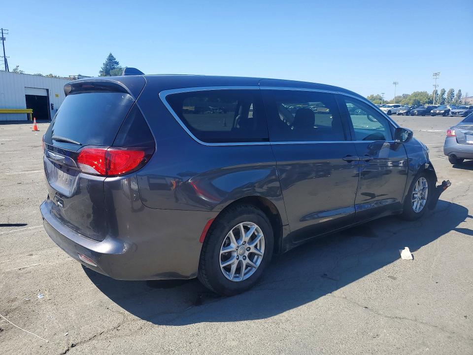 2020 Chrysler Voyager VIN 2C4RC1CGXLR249123 COPART salvage auction — FRONT END, Fl - Dis/Dlr/Exp Only Clean Title, sold $1,650 on 2026-07-31 (photo 3)