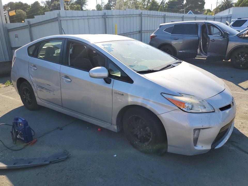 2015 Toyota Prius VIN JTDKN3DU6F0465447 COPART salvage auction — FRONT END, CA - SALVAGE CERTIFICATE, sold $1,300 on 2026-07-17 (photo 4)
