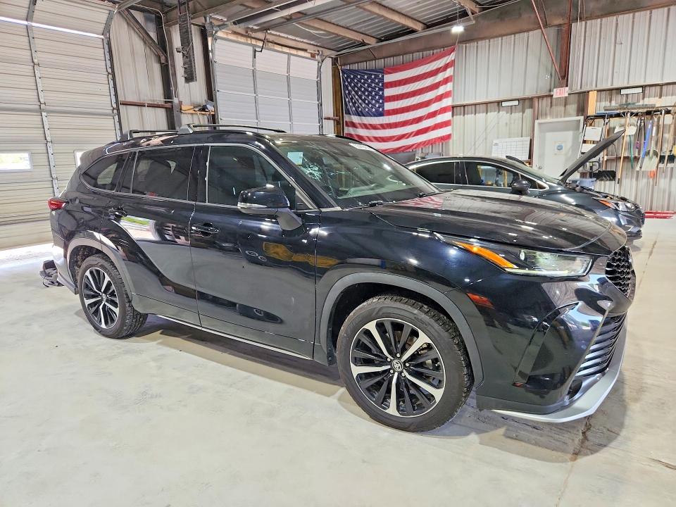 2022 Toyota Highlander VIN 5TDLZRAH5NS136219 COPART salvage auction — HAIL, Salvage Title, sold $5,000 on 2026-07-29 (photo 4)