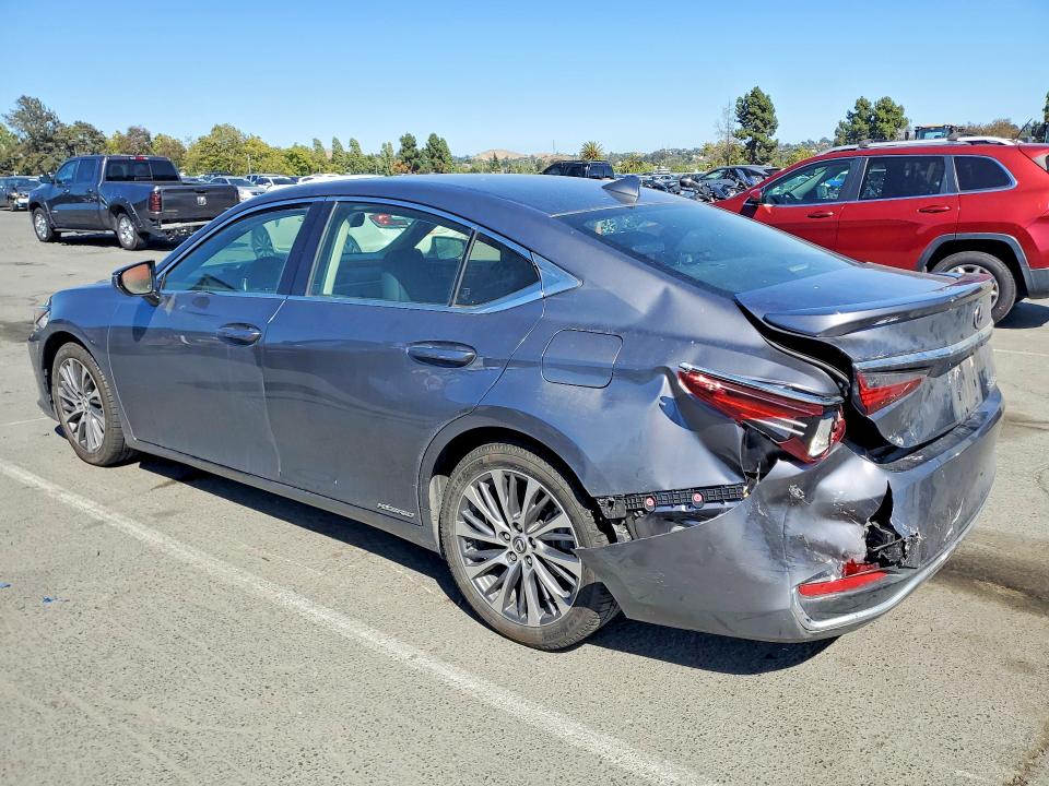 2019 Lexus ES VIN JTHB21B16K2040152 COPART salvage auction — REAR END, Ca - Salvage Certificate, sold $550 on 2026-07-31 (photo 2)