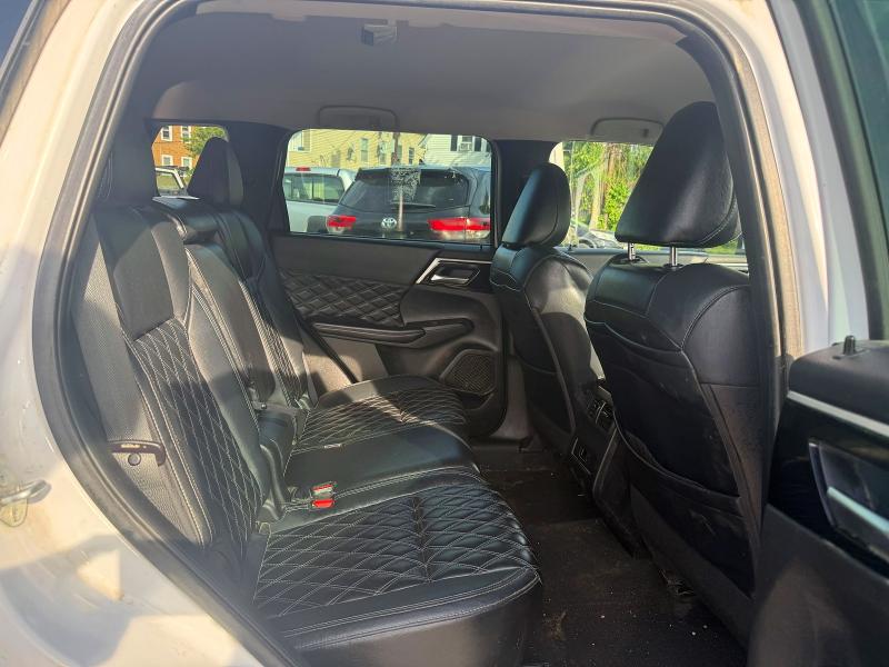 2022 Mitsubishi Outlander VIN JA4J4VA8XNZ082150 COPART salvage auction — MINOR DENT/SCRATCHES, IN - CERTIFICATE OF TITLE (P), sold $9,300 on 2026-07-17 (photo 9)