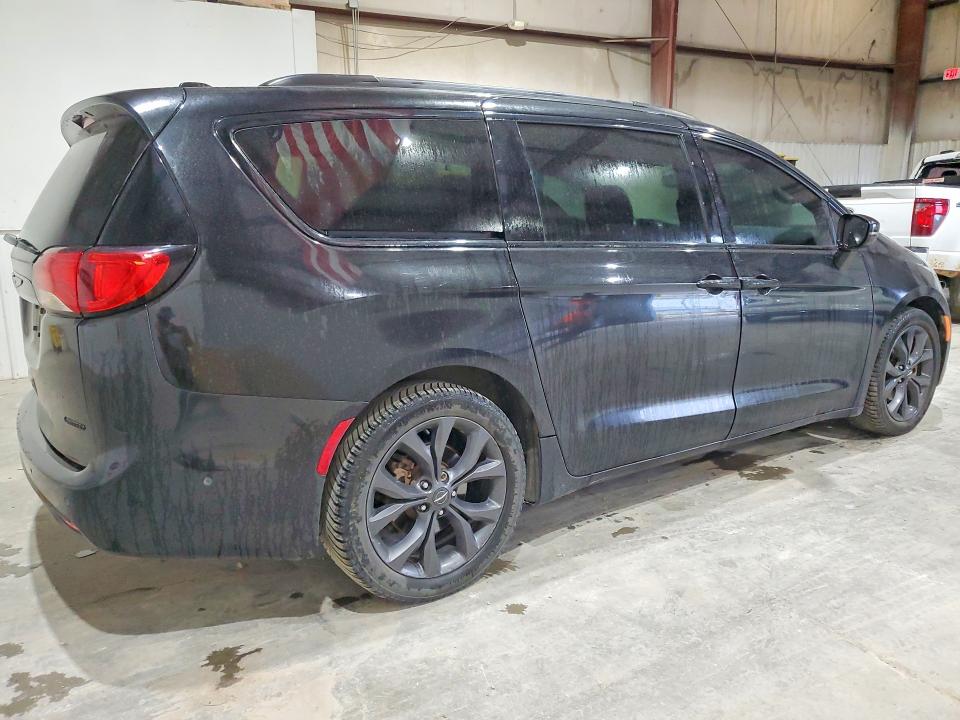 2018 Chrysler VIN 2C4RC1GG8JR230674 COPART salvage auction — HAIL, Ok - Cert Of Title-Salvage, sold $5,800 on 2026-07-22 (photo 3)