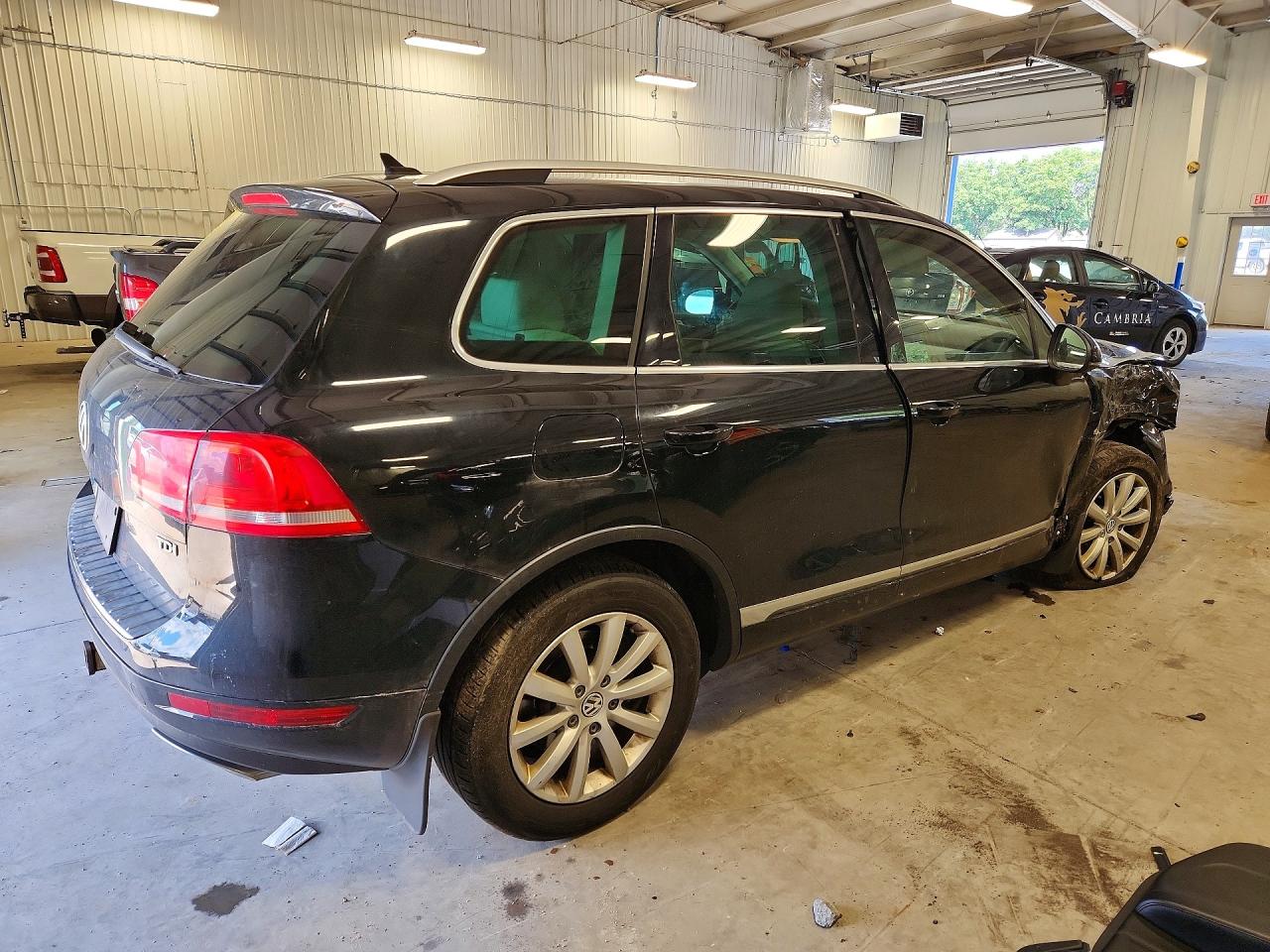 2012 Volkswagen Touareg VIN WVGEK9BPXCD010395 COPART salvage auction — Front End, MN - CERT OF TITLE-PRIOR SALVAGE, sold $900 on 2026-07-02 (photo 3)