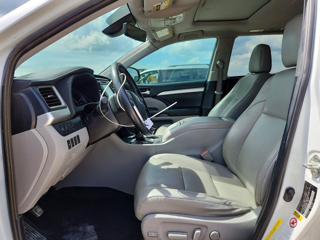 2019 Toyota Highlander VIN 5TDKZRFH5KS555851 COPART salvage auction — Front End, TX - CERTIFICATE OF TITLE, sold $13,100 on 2026-07-08 (photo 7)