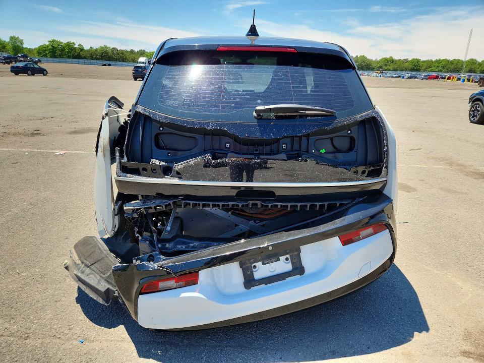 2018 BMW VIN WBY7Z2C57JVE64819 COPART salvage auction — REAR END, NY - MV-907A SALVAGE CERTIFICATE, sold $2,650 on 2026-07-28 (photo 6)