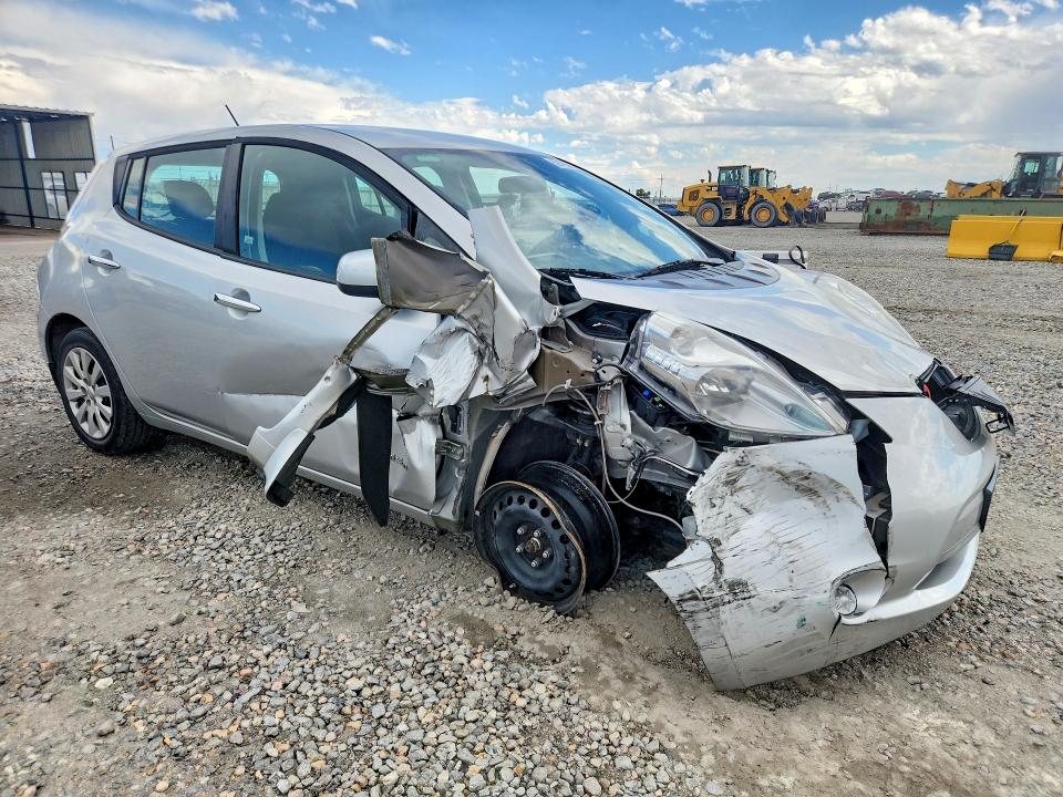 2015 Nissan Leaf VIN 1N4AZ0CP4FC334824 COPART salvage auction — FRONT END, Co - Public - Salvage Title, sold $275 on 2026-07-28 (photo 4)