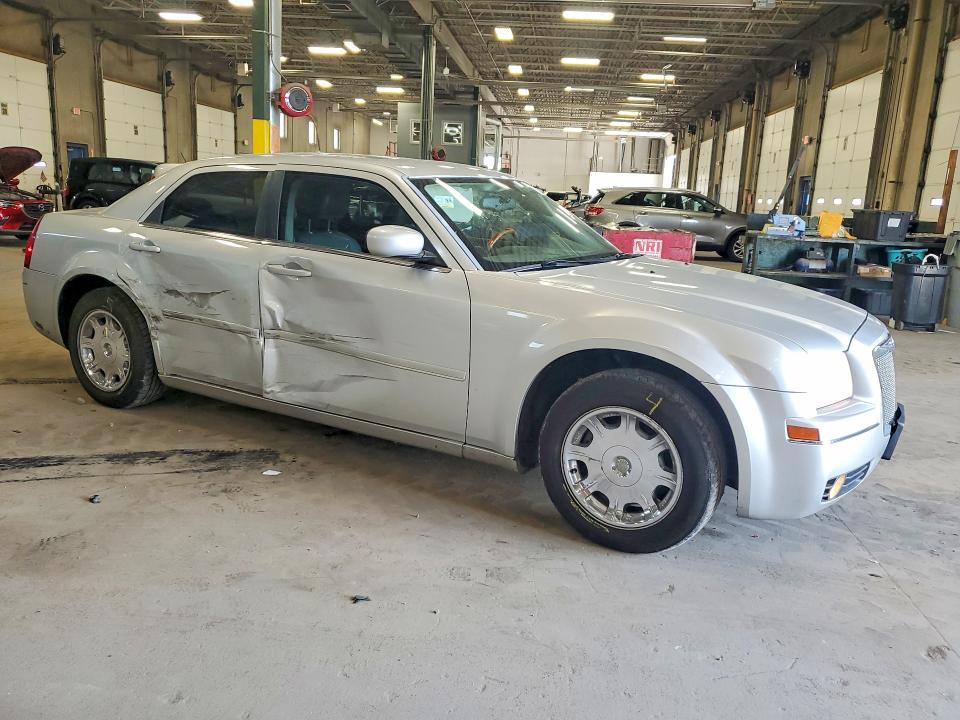 2005 Chrysler 300 VIN 2C3JA53GX5H556153 COPART salvage auction — SIDE, Mn - Cert Of Title-Salvage, sold $525 on 2026-07-28 (photo 4)
