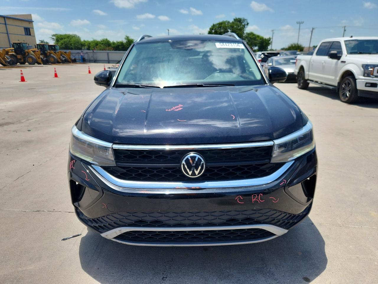 2022 Volkswagen Taos VIN 3VVSX7B2XNM035937 COPART salvage auction — Side, TX - SALVAGE VEHICLE TITLE, sold $5,700 on 2026-07-09 (photo 5)