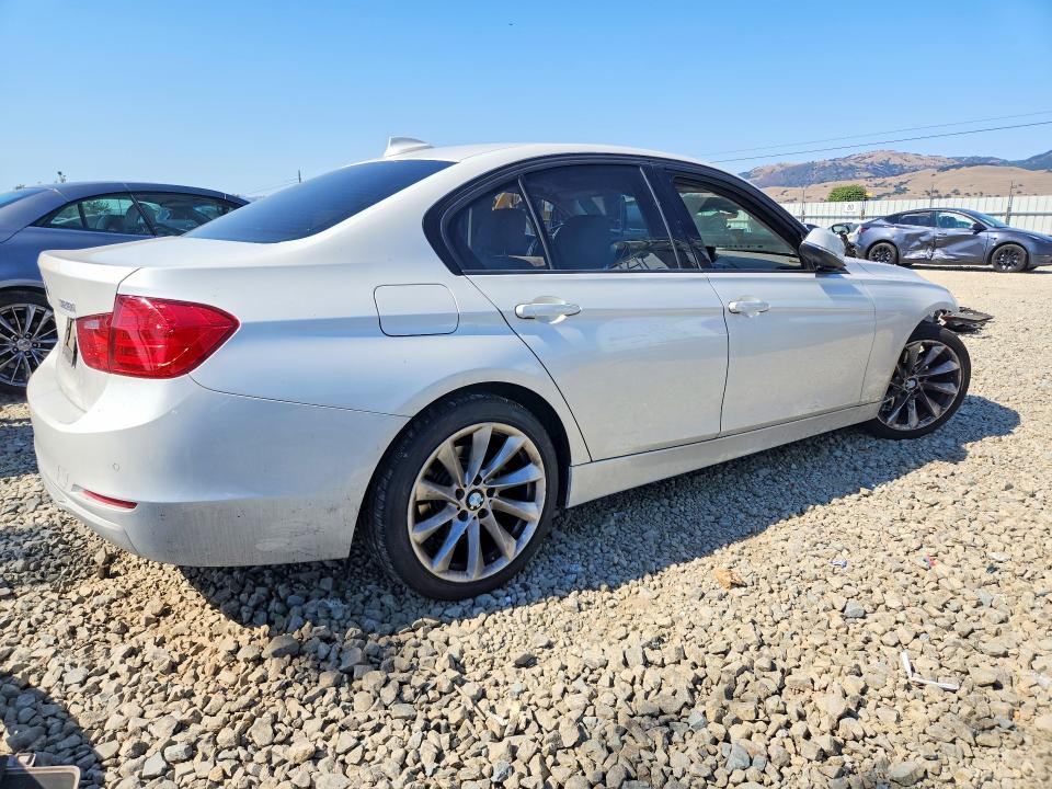 2012 BMW 3er VIN WBA3C1C51CF433732 COPART salvage auction — FRONT END, Ca - Salvage Certificate, sold $800 on 2026-07-14 (photo 3)