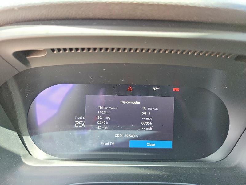 2025 Volvo VIN YV4L12UE4S2461637 COPART salvage auction — WATER/FLOOD, Tx - Salvage Title-Flood Damage, sold $10,700 on 2026-07-23 (photo 9)