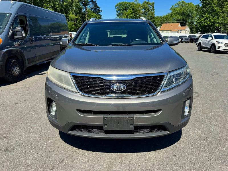 2015 Kia Sorento VIN 5XYKTCA67FG652623 COPART salvage auction — MINOR DENT/SCRATCHES, Ma - Certificate Of Title, sold $2,850 on 2026-07-29 (photo 6)