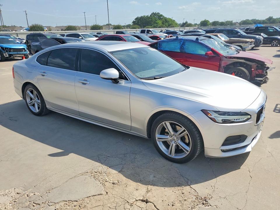 2019 Volvo S90 VIN LVY102AK4KP083645 COPART salvage auction — SIDE, Tx - Salvage Vehicle Title, sold $7,300 on 2026-07-13 (photo 4)
