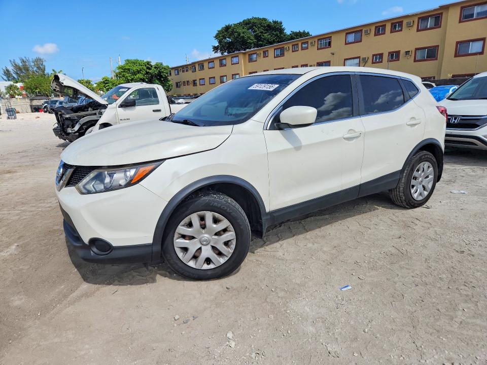 2017 Nissan VIN JN1BJ1CPXHW008588 COPART salvage auction — MINOR DENT/SCRATCHES, Fl - Certificate Of Title, sold $1,750 on 2026-07-02 (photo 1)