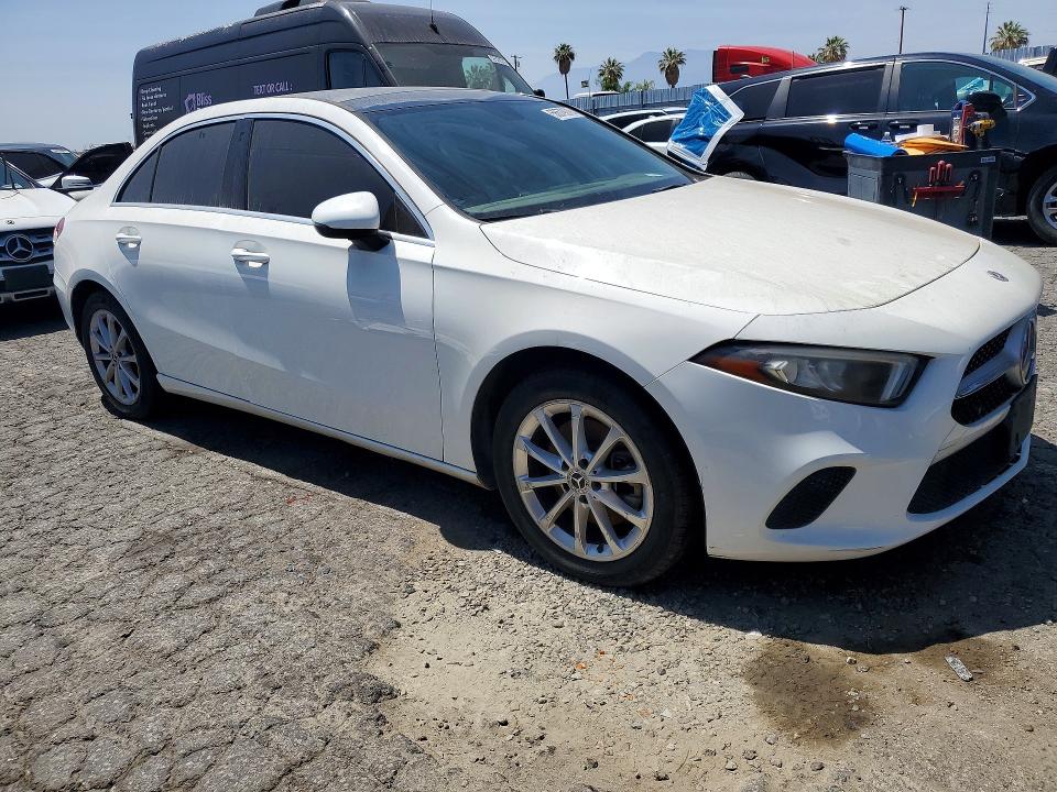 2019 Mercedes-benz A-klasse VIN WDD3G4FB6KW019697 COPART salvage auction — MINOR DENT/SCRATCHES, Ca - Dis/Dlr/Exp Only Clean Title, sold $7,100 on 2026-07-30 (photo 4)