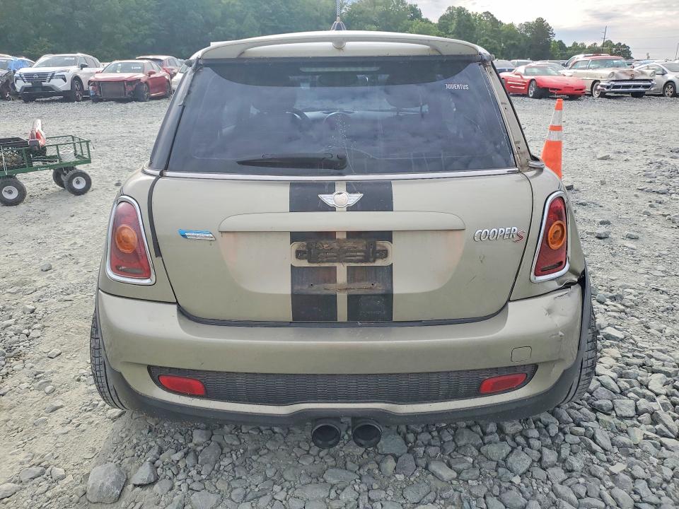 2010 Mini Cooper VIN WMWMF7C52ATZ69599 COPART salvage auction — UNDERCARRIAGE, Nc - Dealer Only Clean Title, sold $525 on 2026-07-08 (photo 6)