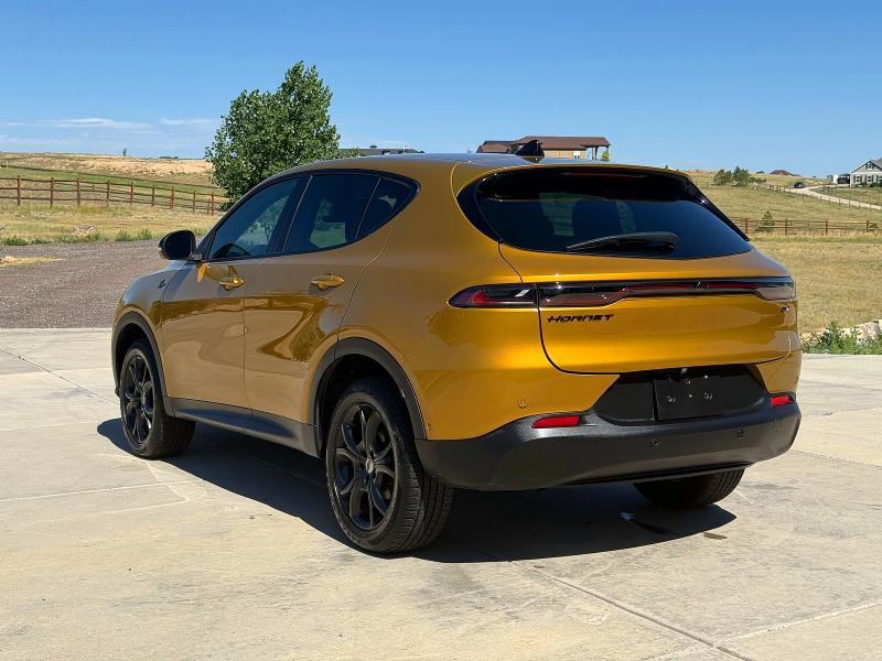 2024 Dodge Hornet VIN ZACNDFANXR3A37143 COPART salvage auction — NORMAL WEAR, Co - Dis/Dlr/Exp Only Clean Title (P), sold $6,400 on 2026-07-27 (photo 3)