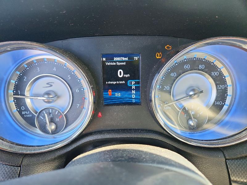 2014 Chrysler 300 VIN 2C3CCAGG4EH352776 COPART salvage auction — NORMAL WEAR, In - Certificate Of Title, sold $900 on 2026-07-04 (photo 9)