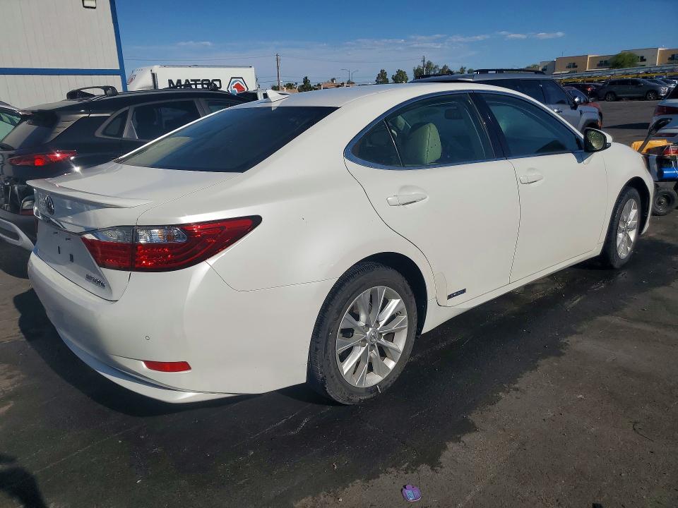 2014 Lexus ES VIN JTHBW1GG4E2066030 COPART salvage auction — MINOR DENT/SCRATCHES, NV - CERTIFICATE OF TITLE, sold $7,600 on 2026-07-14 (photo 3)