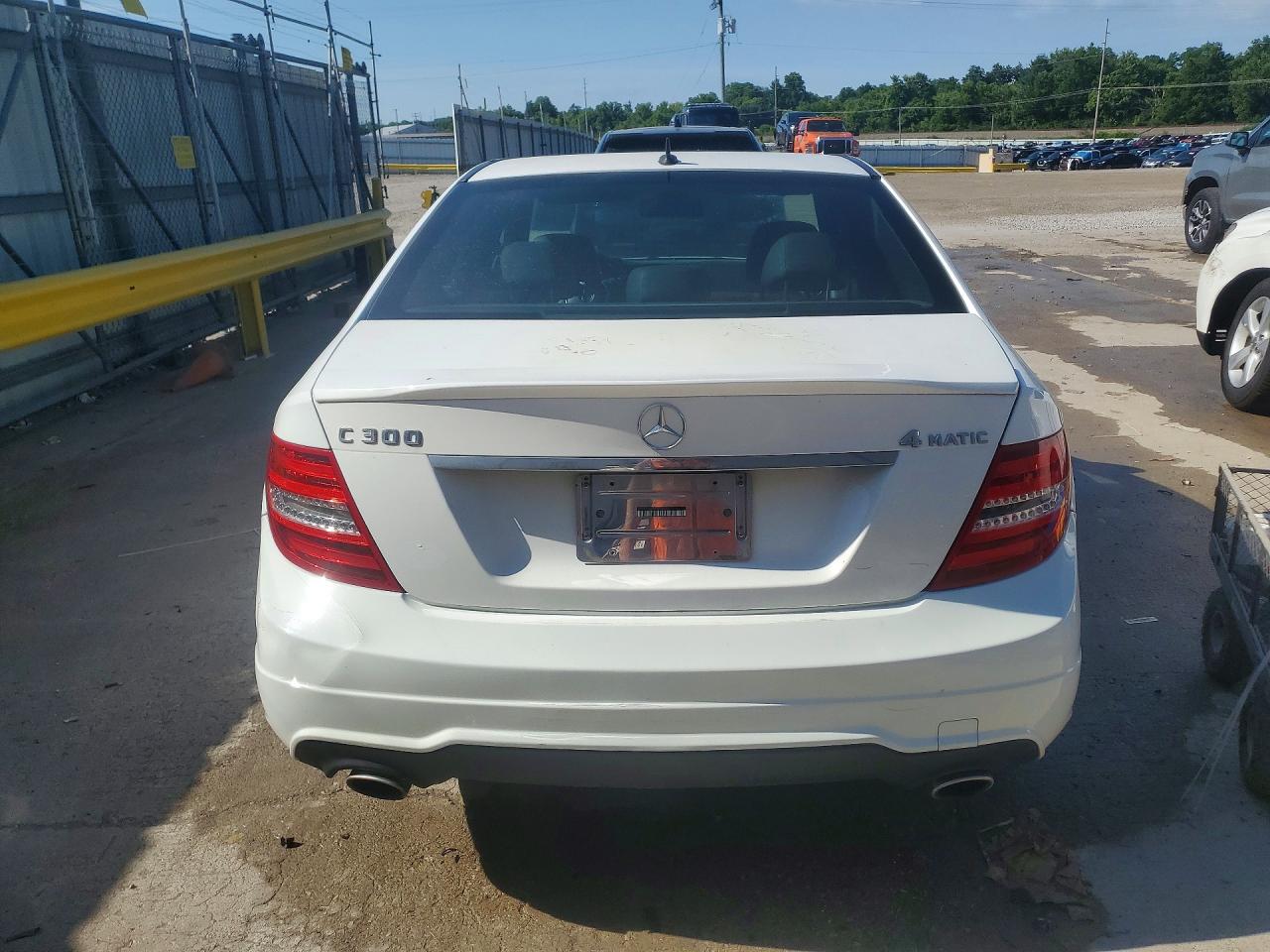 2013 Mercedes-Benz C-Class VIN WDDGF8AB8DR264537 COPART salvage auction — Normal Wear, KY - CERT OF TITLE-REBUILT VEHICLE, sold $2,250 on 2026-07-01 (photo 6)
