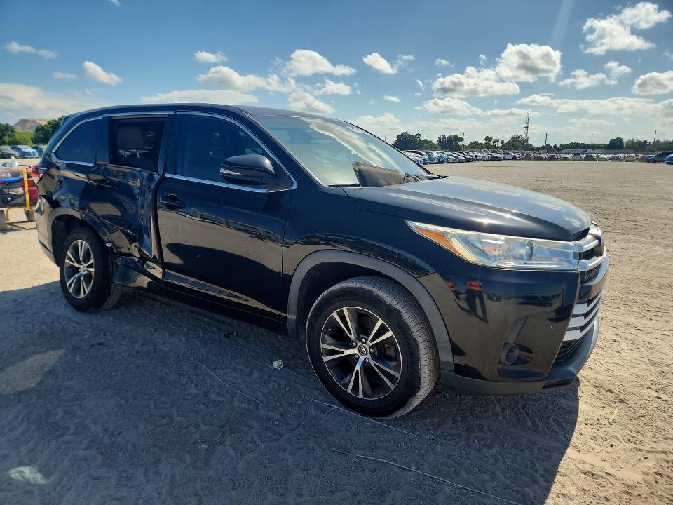 2017 Toyota Highlander VIN 5TDZARFH1HS025083 COPART salvage auction — SIDE, Fl - Cert Of Title Slvg Rebuildable, sold $10,100 on 2026-07-09 (photo 4)
