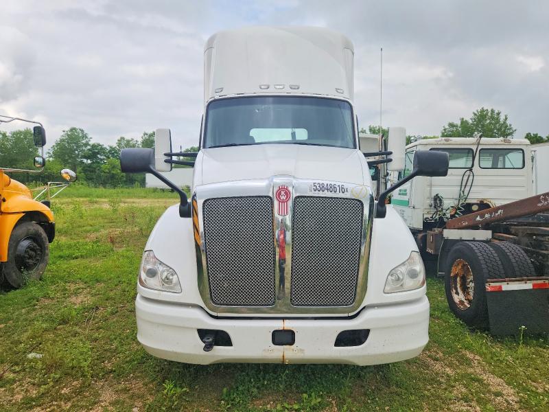2015 Kenworth Constructi VIN 1XKYA48X1FJ462423 COPART salvage auction — NORMAL WEAR, IN - CERTIFICATE OF TITLE, sold $5,600 on 2026-07-07 (photo 9)