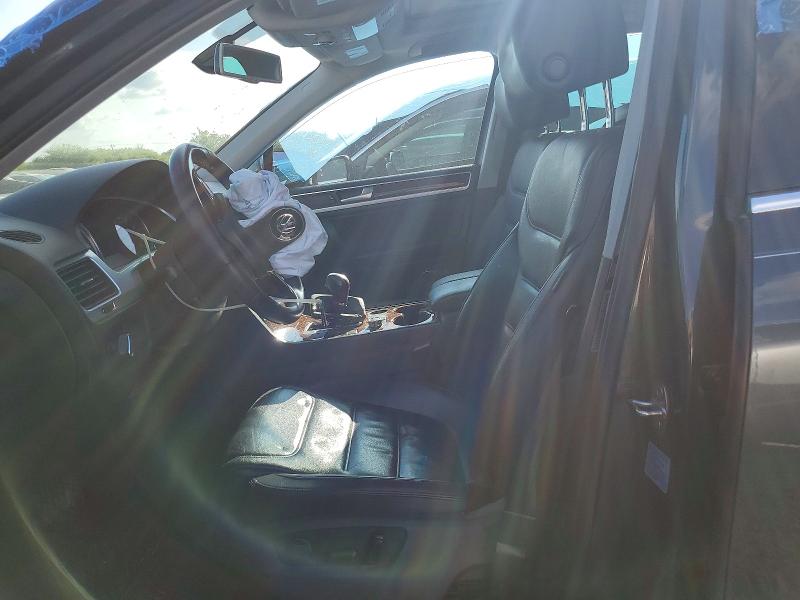 2013 Volkswagen Touareg VIN WVGEF9BP9DD006165 COPART salvage auction — FRONT END, Tx - Salvage Vehicle Title, sold $375 on 2026-07-02 (photo 7)