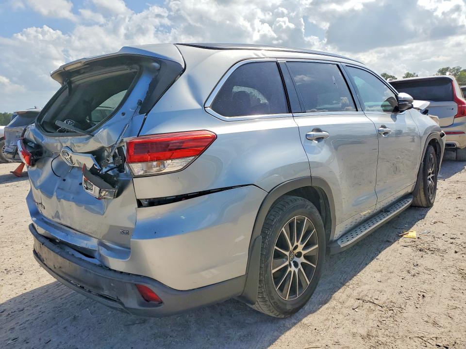 2017 Toyota VIN 5TDKZRFH3HS520492 COPART salvage auction — REAR END, TX - SALVAGE VEHICLE TITLE, sold $150 on 2026-07-24 (photo 3)