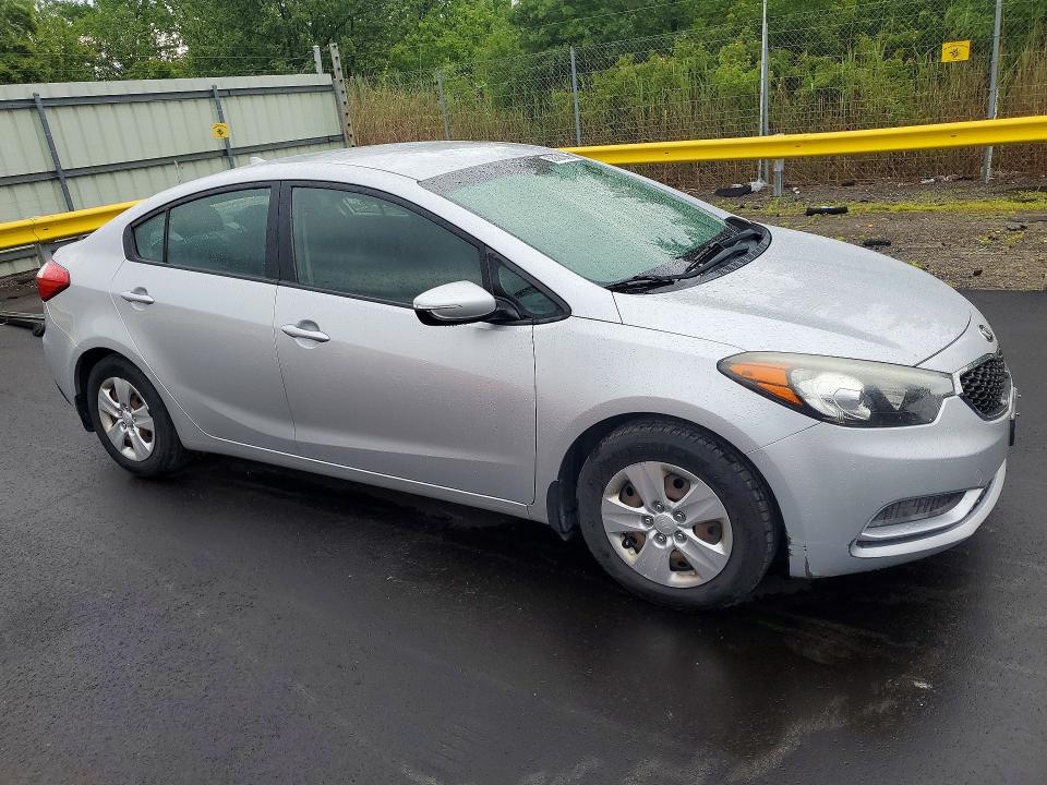 2015 Kia Forte VIN KNAFX4A62F5340498 COPART salvage auction — MINOR DENT/SCRATCHES, Mi - Certificate Of Title, sold $1,650 on 2026-07-02 (photo 4)