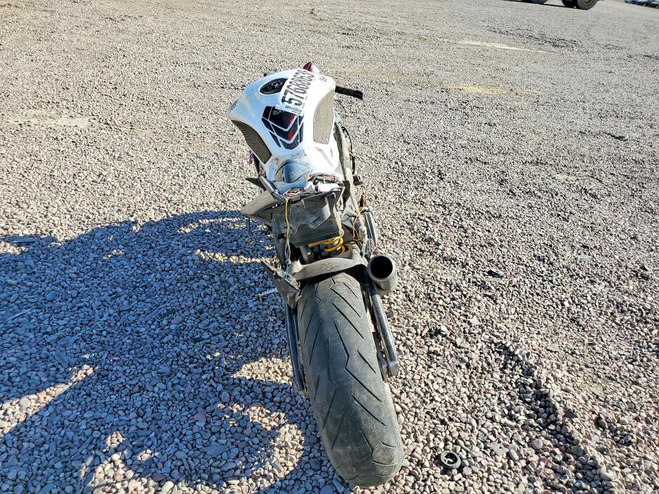 2010 Aprilia Rsv VIN ZD4RKC019AS000181 COPART salvage auction — FRONT END, Az - Cert Of Title - Salvage, sold $825 on 2026-08-13 (photo 4)
