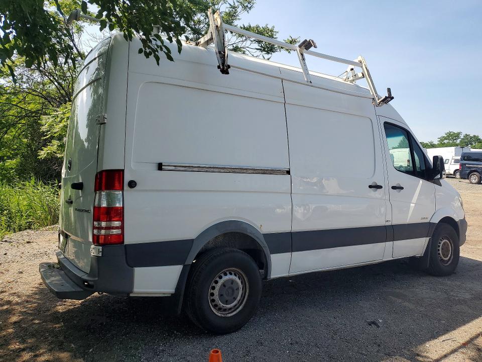 2015 Mercedes-benz Sprinter VIN WD3PE7CC8FP110948 COPART salvage auction — MINOR DENT/SCRATCHES, Md - Certificate Of Title, sold $3,300 on 2026-07-13 (photo 3)