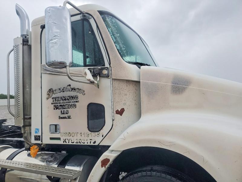 2007 Freightliner Columbia VIN 1FUJF0DE37LX84040 COPART salvage auction — BURN, KY - CERT OF TITLE-SALVAGE, sold $10,500 on 2026-09-17 (photo 9)