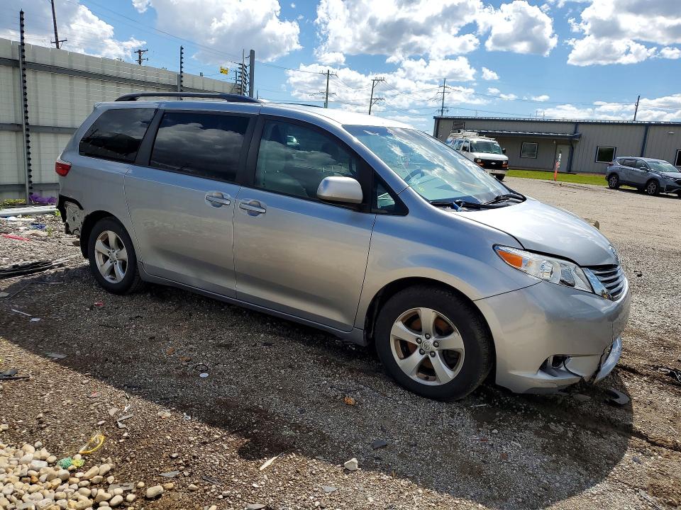 2016 Toyota Sienna VIN 5TDKK3DC8GS745367 COPART salvage auction — MINOR DENT/SCRATCHES, MI - CERTIFICATE OF TITLE, sold $4,250 on 2026-07-29 (photo 4)