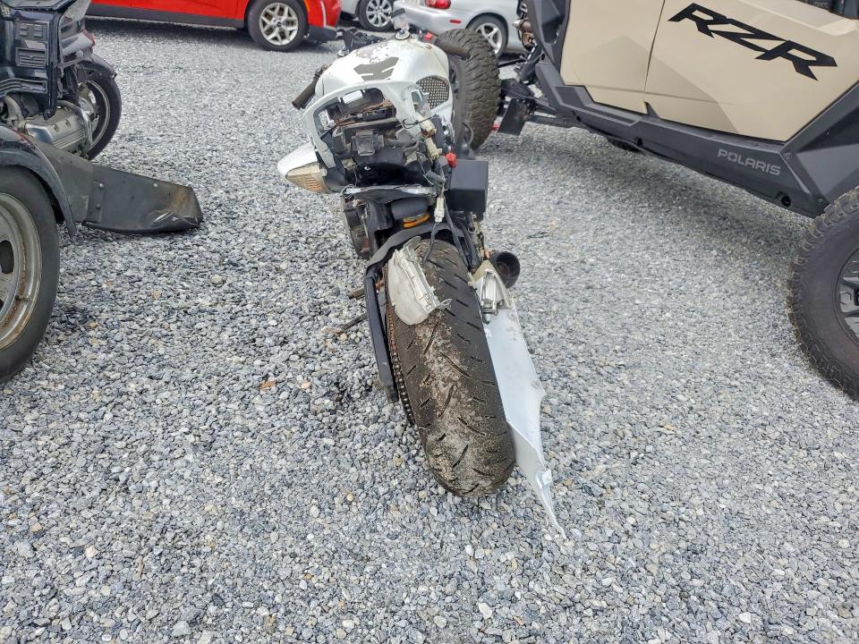 2007 Suzuki Gsx-r750 VIN JS1GR7KAX72113739 COPART salvage auction — FRONT END, LA - CERT OF TITLE-SALVAGE, sold $675 on 2026-07-02 (photo 4)
