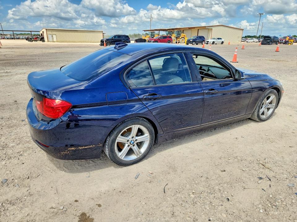2014 BMW 3er VIN WBA3A5C57EP602260 COPART salvage auction — WATER/FLOOD, Tx - Salvage Title-Flood Damage, sold $1,300 on 2026-07-08 (photo 3)