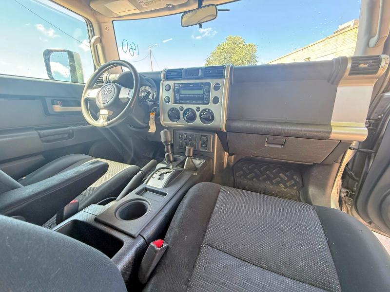 2009 Toyota Fj cruiser VIN JTEBU11F09K067152 COPART salvage auction — MINOR DENT/SCRATCHES, Ok - Certificate Of Title (P), sold $4,950 on 2026-07-14 (photo 9)