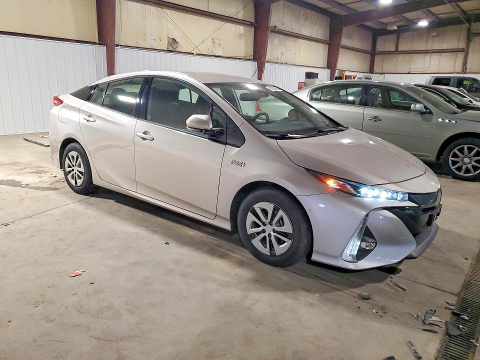 2020 Toyota Prius VIN JTDKARFPXL3122494 COPART salvage auction — SIDE, Ia - Cert Of Title-Salvage Title, sold $2,100 on 2026-07-29 (photo 4)