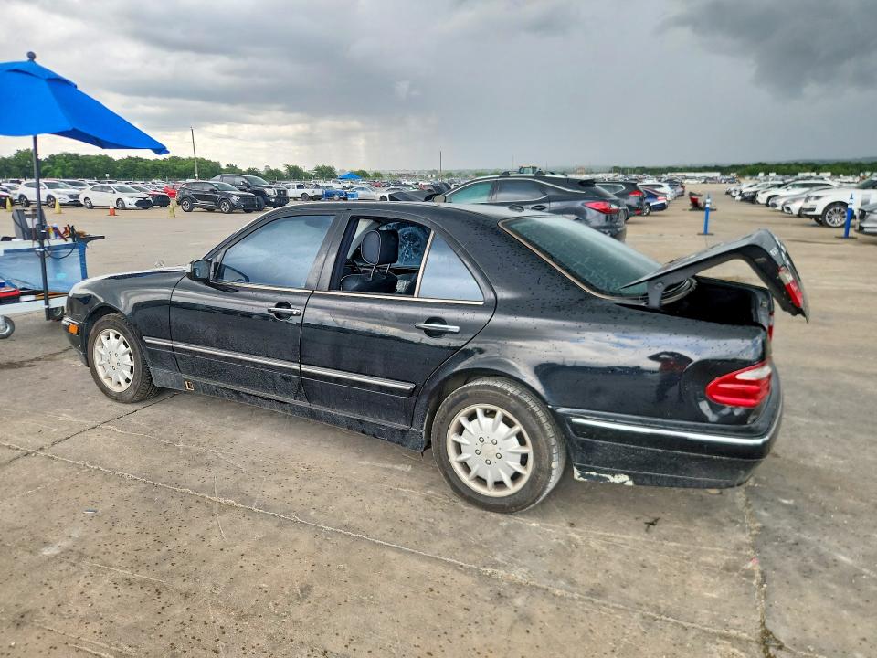 2000 Mercedes-benz E-class VIN WDBJF65J4YB061311 COPART salvage auction — REAR END, Tx - Salvage Vehicle Title, sold $175 on 2026-07-27 (photo 2)