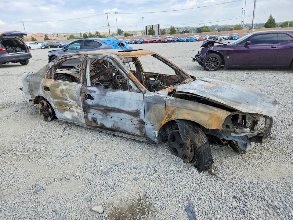 1998 Honda Civic VIN 2HGEJ6673WH581414 COPART salvage auction — BURN, Ca - Non-Repairable Vehicle Cert, sold $175 on 2026-07-08 (photo 4)