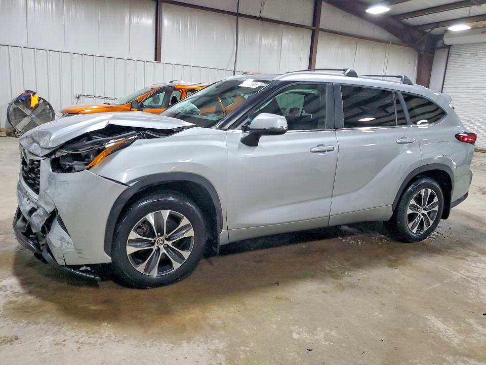 2023 Toyota Highlander VIN 5TDKDRAH5PS046226 COPART salvage auction — FRONT END, Pa - Certificate Of Salvage, sold $14,100 on 2026-07-08 (photo 1)